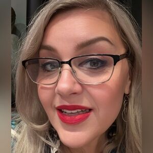 Meet your Posher, Lena